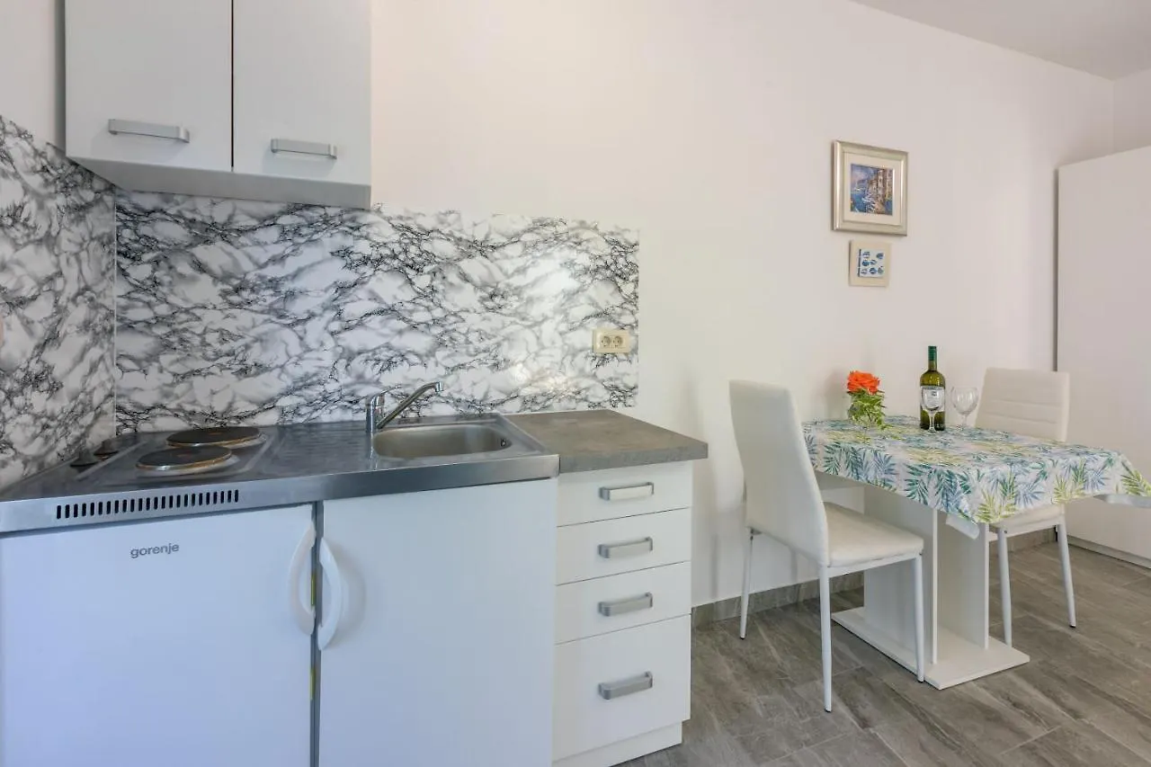 Apartment Nada Mundanije