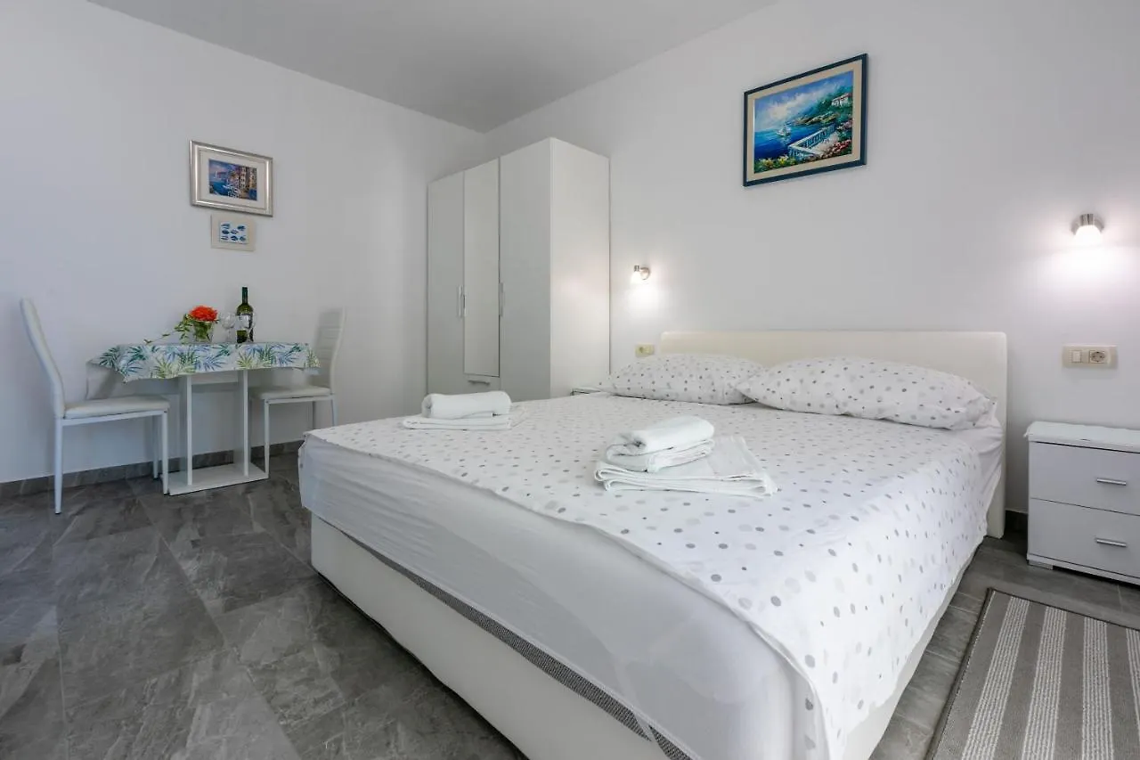 Apartment Nada Mundanije