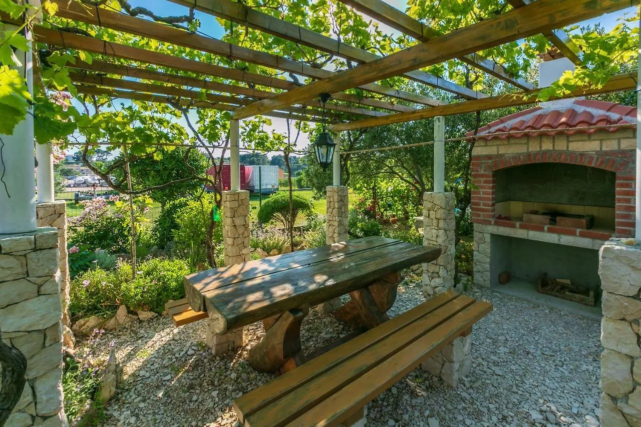 Apartment Nada Mundanije