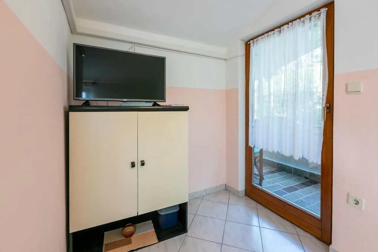 Apartment Nada Mundanije