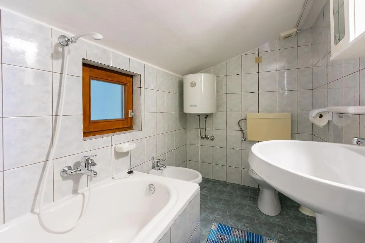 Apartment Nada Mundanije 0*,